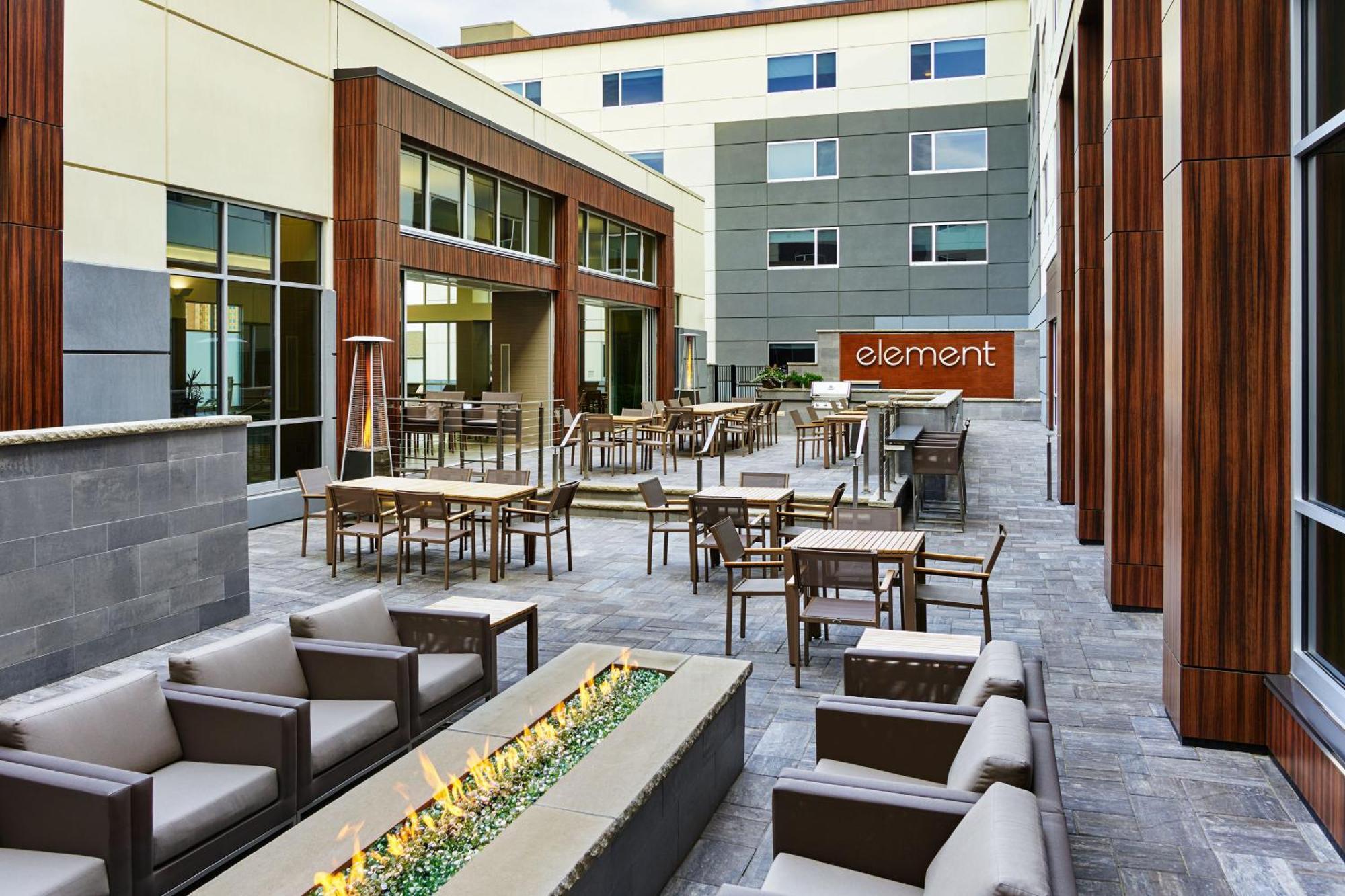 Отель Element Fargo West Fargo Экстерьер фото